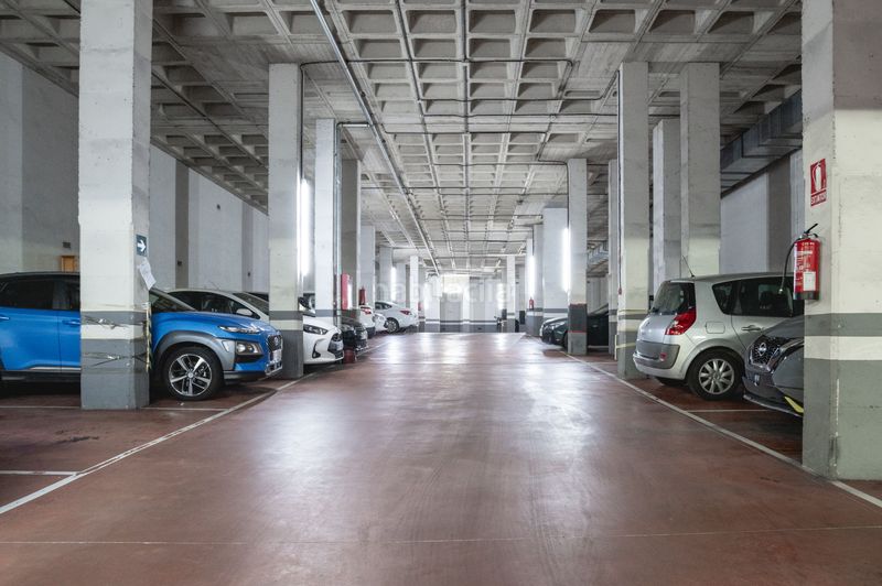 Foto a70ae412-afdd-4aed-b2bc-c8a2e2f0dce6. Alquiler parking coche en calle la lila 17 en Salesas - Foncalada - Campoamor Oviedo