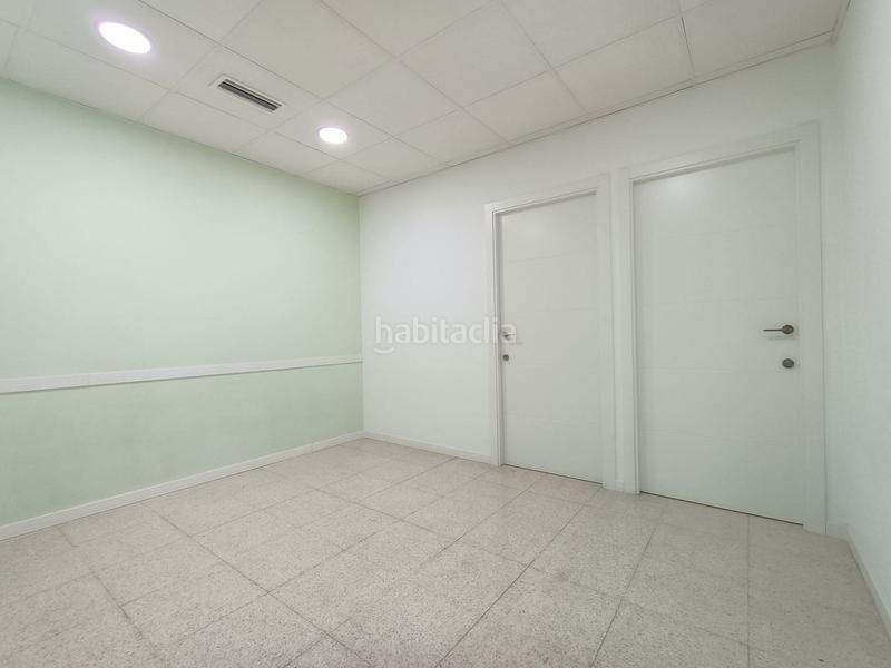 Foto 82a10526-0f13-4727-a3d8-08b66dca93de. Alquiler local comercial local en entresuelo en las chimeneas en Elche / Elx