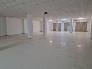 Lloguer Local Comercial a Zona Playa del Cura. Gran local en una de las mejores zonas de torrevieja