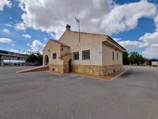 Chalet à Crevillente. Chalet para entrar a vivir en la zona estacion del ave