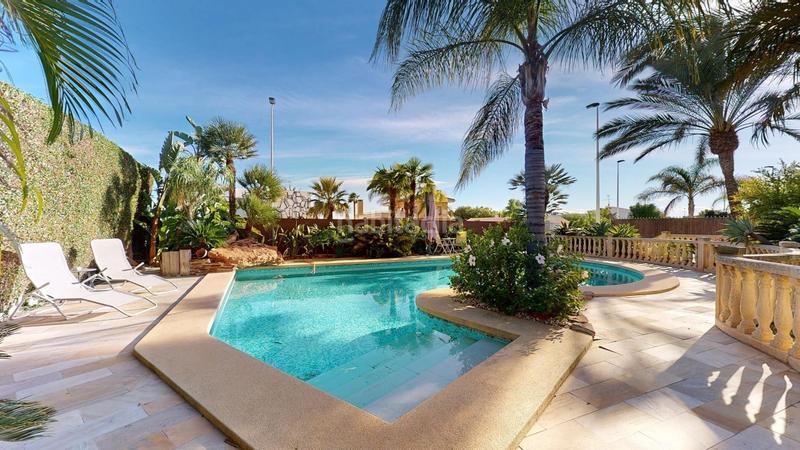 Foto b12a9200-eb4a-4bd0-8ca8-24b58a6814fb. Chalet exclusivo chalet en urbanizacion don balbino en Elche / Elx