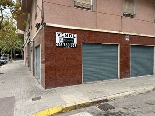 Piso en Pont Nou - Corazón de Jesús. Se vende local semireformado esquina con cambio de uso autorizad