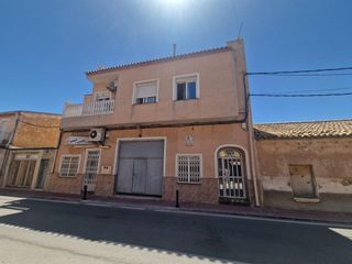 House in Hondón de los Frailes. Fantastica casa de pueblo con negocio en planta baja