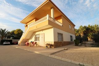 Chalet in La Algoda - Matola - Llano de San José. Elche chalet de 2 plantas en zona pussol , cada planta es una vi