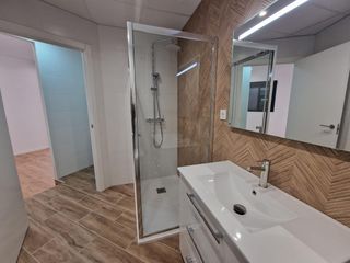 Geschäftsraum in Pont Nou - Corazón de Jesús. Local con acabado de vivienda nuevo a estrenar en avd de la libe