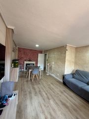 Etagenwohnung in Carrús Oeste. Piso en venta por plaza de la aparadora