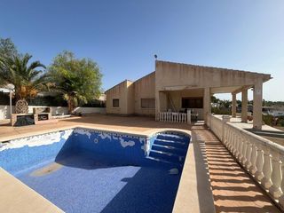 Chalet in Albatera. Chalet en venta en albatera