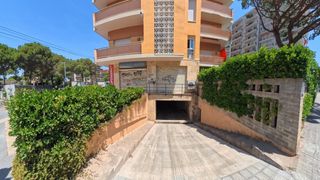 Car parking in Avinguda vila de madrid 23