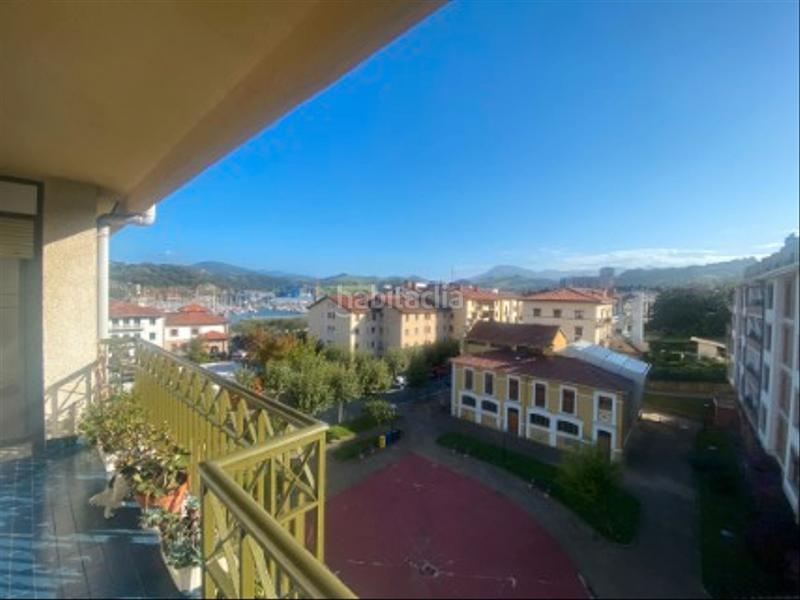 Foto 121f3765-445f-43aa-97e4-bb142ffc2b61. Piso vivienda con vistas garaje y trastero en Zumaia