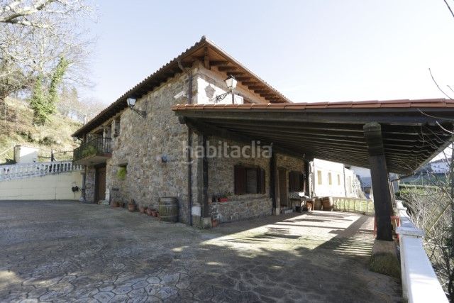 Foto 358efe05-fa58-4c49-93f3-dd03252b4c91. Masia amb calefacció aparcament a Elgoibar