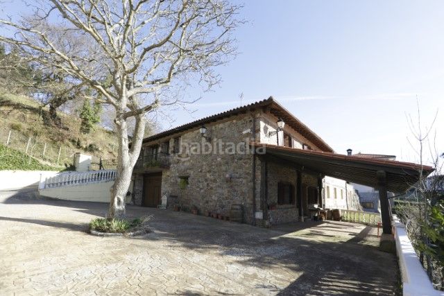 Foto b775a73a-e70e-425c-b66c-2a091ae75984. Masia amb calefacció aparcament a Elgoibar