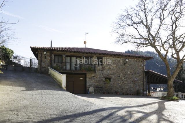 Foto ba4701d5-4535-4b0c-bf29-39bc47dce5fa. Masia amb calefacció aparcament a Elgoibar