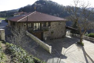 Masía  Sallobente-ermuaran bailara. Se vende casa rustica adosada