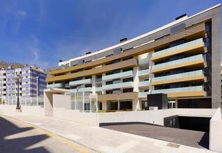 Aparcament cotxe a Oviedo - calle jersey city 50. Amplias plazas de garaje disponibles en residencial vegaluz