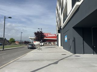 Gesch�ftsraum en Oviedo - bermudo i. Local junto al mercadona de la florida