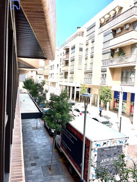 Foto f03dad39-afda-4aef-8bd9-1b05d8d2cda5. Oficina a Centro Tudela
