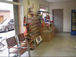 Locale commerciale in Castejón. Negocio de panadería en pleno funcionamiento