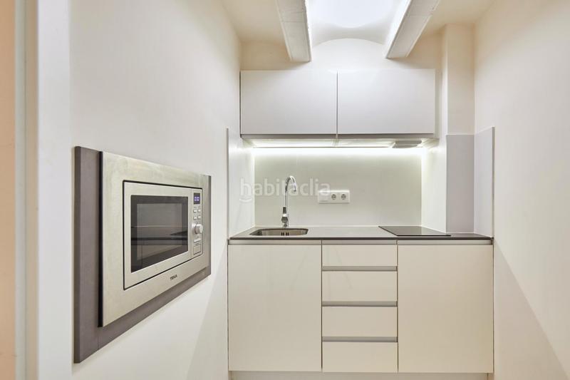 Foto aeb2b209-45b7-41f7-9e42-3694e1c80b79. Edificio  reformado en venta con alta rentabilidad en el Raval en Barcelona