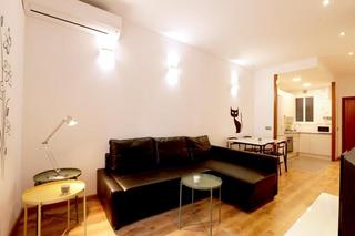 Alquiler Piso  Calle sardenya. Amplio y acogedor apartamento de 4 habitaciones a pasos del parq
