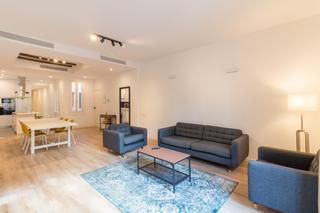 Rent Flat  Rambla rambla. Lujosa y amplia vivienda de 3 habitaciones frente a las ramblas