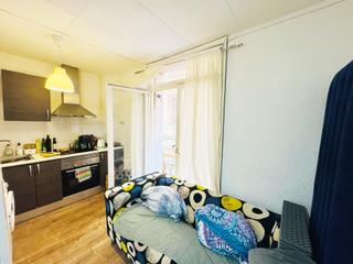 Apartament  Carrer guifre. Acogedora vivienda en primera planta con balcn en el corazn de