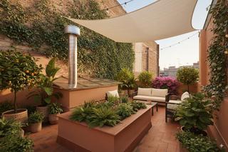 Pis  Calle argenter. Vivienda reformada con gran terraza en el corazón de barcelona