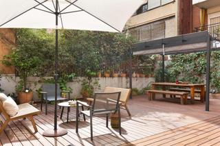 Pis  Carrer diputacio. Piso con terraza de 55m en finca regia  lantiga esquerra de leix