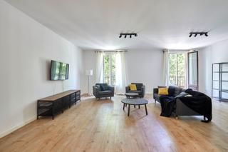 Pis  Rambla la rambla. Exclusiva vivienda reformada de 141m en finca histrica con terr