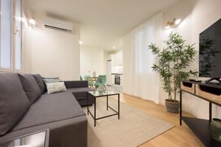 Location Appartement  Carrer sant antoni abat. Moderno y acogedor piso de 2 habitaciones con balcón en sant ant