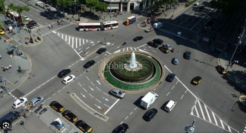 Foto c8c641d8-90cc-4122-9413-f41c808776e8. Piso  para reformar con terraza en finca clásica del cuadrat dor eixample dreta en Barcelona