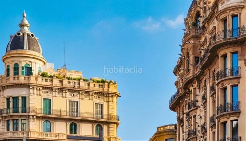 Foto f3883888-8af7-4960-95ca-c218d5a44652. Piso  para reformar con terraza en finca clásica del cuadrat dor eixample dreta en Barcelona