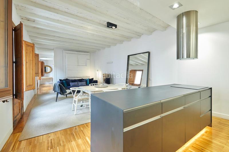 Foto 3b41f63f-2871-4286-bb3c-defda5af4805. Apartamento exclusiva vivienda reformada en pleno corazón del Raval, a un paso de las ramblas y el liceu en Barcelona