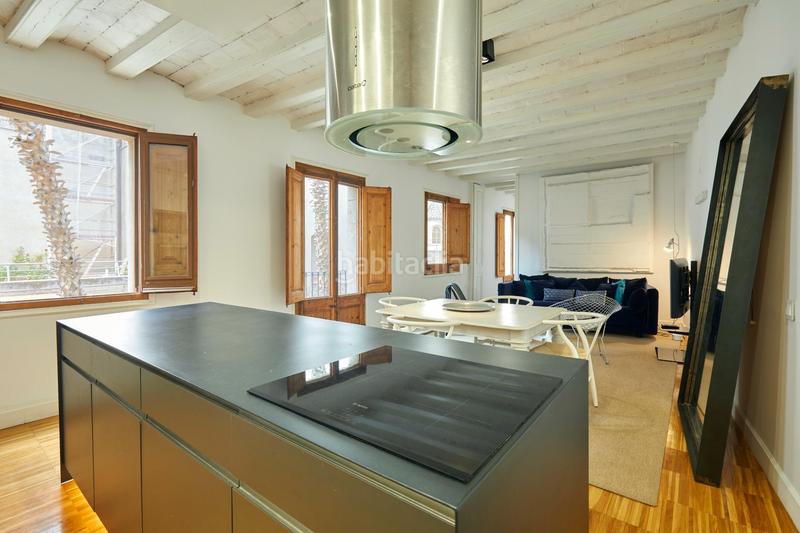 Foto 956f1f58-a99d-45e6-b5e0-a5120f43b29e. Apartamento exclusiva vivienda reformada en pleno corazón del Raval, a un paso de las ramblas y el liceu en Barcelona