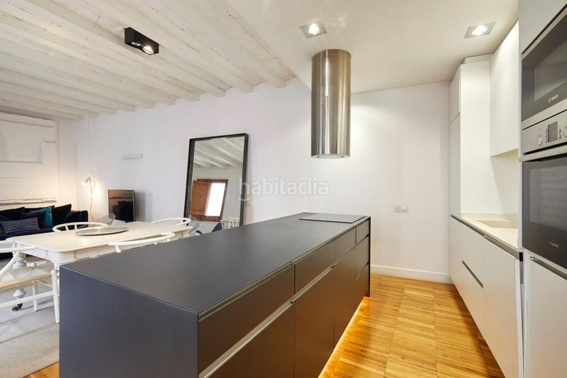 Foto c5730178-95ee-4263-9f52-97e7c8e4e9ec. Apartamento exclusiva vivienda reformada en pleno corazón del Raval, a un paso de las ramblas y el liceu en Barcelona