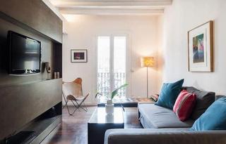 Pis  Carrer de tapioles. Piso en venta con licencia turística en poble sec  excelente ren