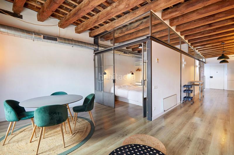 Foto 6cf59916-3c10-4e19-850f-5c8eae205f8f. Alquiler ático  con terraza privada totalmente reformado en el corazón en Barcelona