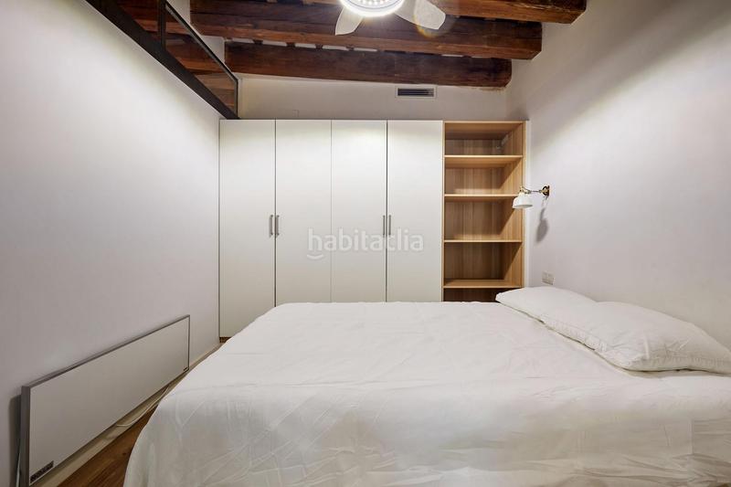 Foto cea401df-dba4-45f2-8c71-79413a0f84e8. Alquiler ático  con terraza privada totalmente reformado en el corazón en Barcelona