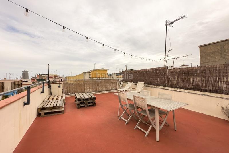 Foto fe29ac44-ddcf-49fd-8654-df1a206903a8. Alquiler ático  con terraza privada totalmente reformado en el corazón en Barcelona
