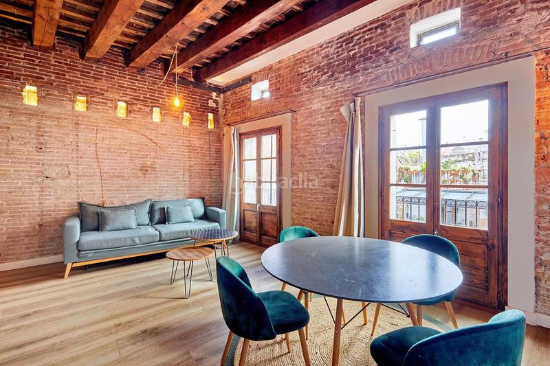 Foto 872715e2-6d85-4d85-8555-00a66f119c0d. Location attique avec chauffage dans Raval Barcelona