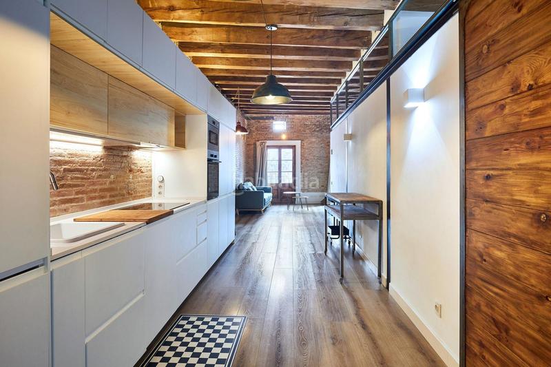Foto 05ecbdfd-7882-43da-8a38-a2fd3958b5d1. Rent penthouse with heating in Raval Barcelona