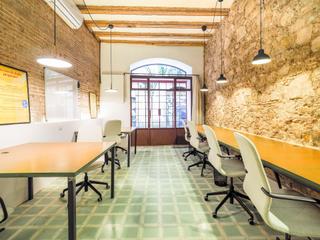 Local commercial  Calle del peu de la creu. Local reformado con gran estilo en el centro histórico de barcel