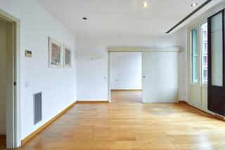 Apartament  Calle d'aribau. Piso reformado y luminoso en finca con encanto junto a passeig d