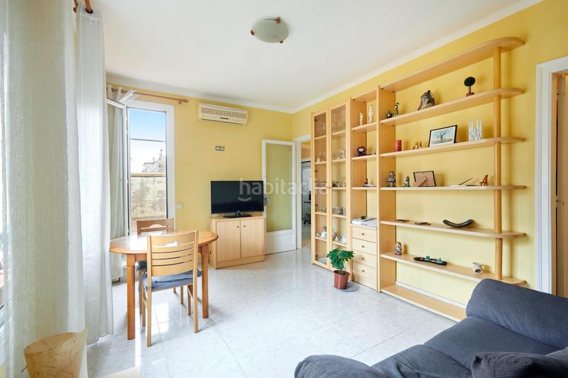 Foto 371edc0f-7bc4-41c7-a3b3-9f09941ac67a. Àtic amb calefacció a Sant Antoni Barcelona