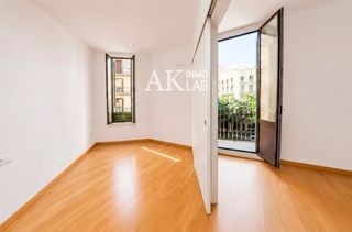 Flat  D'aribau. Piso reformado y luminoso en finca con encanto junto a passeig d