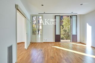 Apartment  D'aribau. Piso reformado y luminoso en finca con encanto junto a passeig d