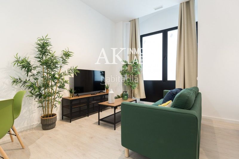 Foto 0484b07d-f6e3-4e59-9b2e-d20c6bb18c03. Piso exclusiva vivienda reformada con patio privado en el corazón de el Raval, en Barcelona