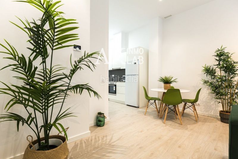 Foto 123c68a5-66f7-44a5-a017-ead36bbc3210. Piso exclusiva vivienda reformada con patio privado en el corazón de el Raval, en Barcelona