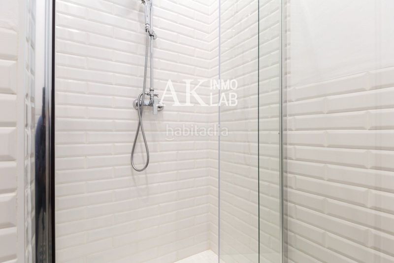 Foto 1c37efeb-1c3e-4922-b626-0eaa2676c28f. Piso exclusiva vivienda reformada con patio privado en el corazón de el Raval, en Barcelona