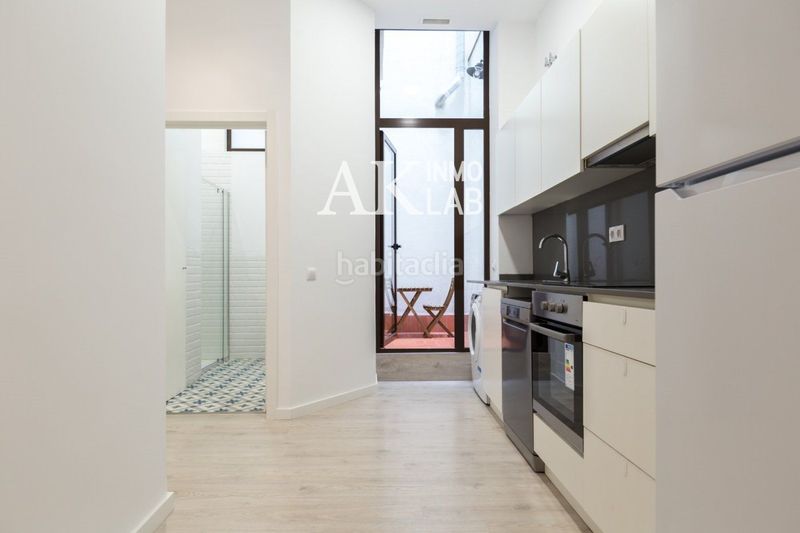 Foto 2575c8e5-9982-41e4-ba85-5af6ef67d83d. Piso exclusiva vivienda reformada con patio privado en el corazón de el Raval, en Barcelona