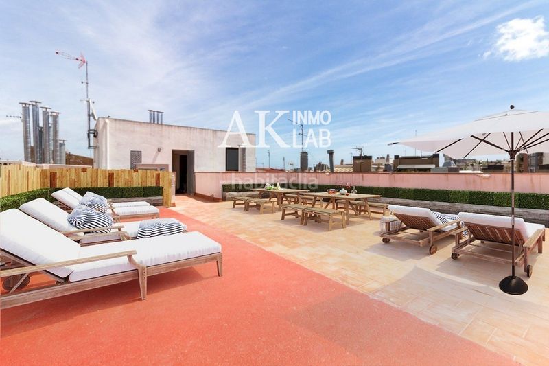 Foto 323aea1f-de37-42d1-8d33-52ea1ee6dc65. Piso exclusiva vivienda reformada con patio privado en el corazón de el Raval, en Barcelona